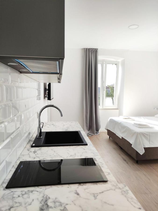 Nik Studio Apartments Pula Buitenkant foto