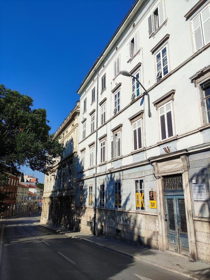 Nik Studio Apartments Pula Buitenkant foto